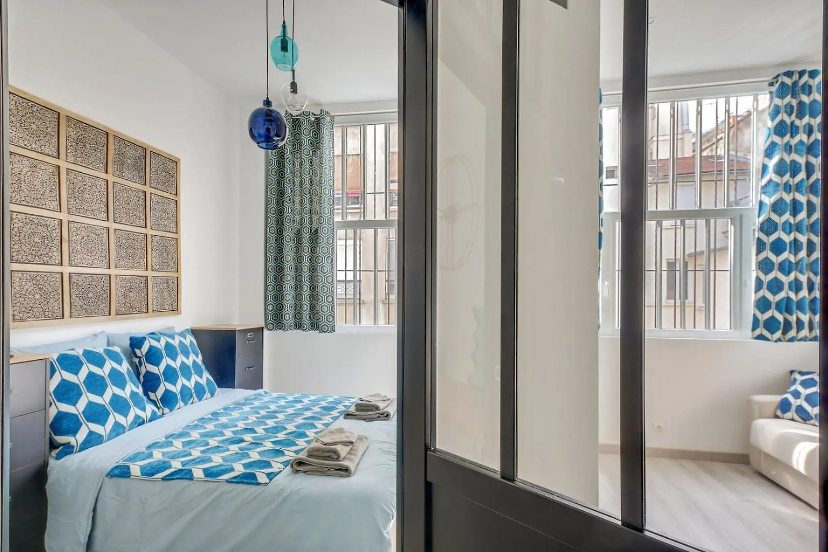 Bluestay 13 - A Paris